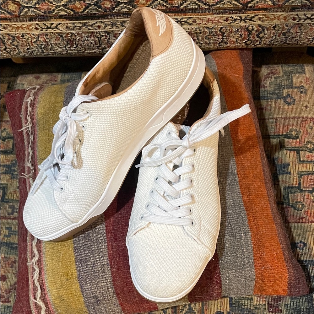 Straight Down White Nylon Tan Leather Men’s Golf Sneakers.